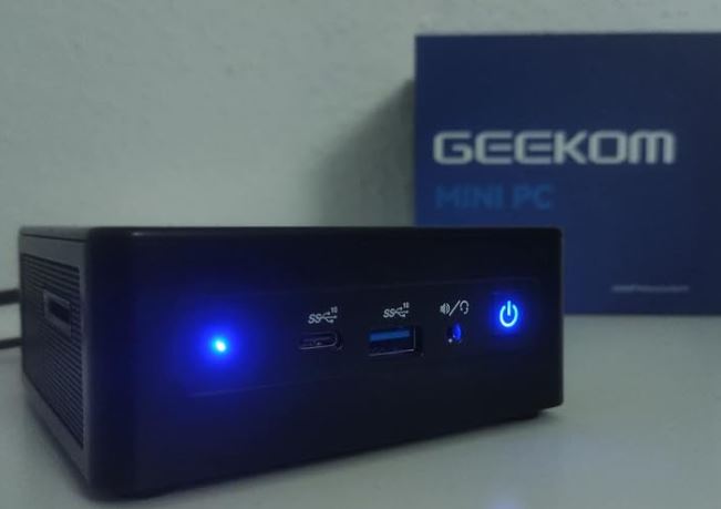 GEEKOM IT8 Mini PC 2026 (Intel i5-8259U): Review completa y comparativa con el modelo i3-8109U